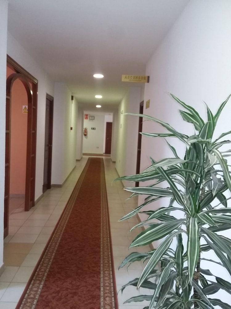 Hotel Tres Jotas Conil كونيل ذي لا فرونتيرا المظهر الخارجي الصورة