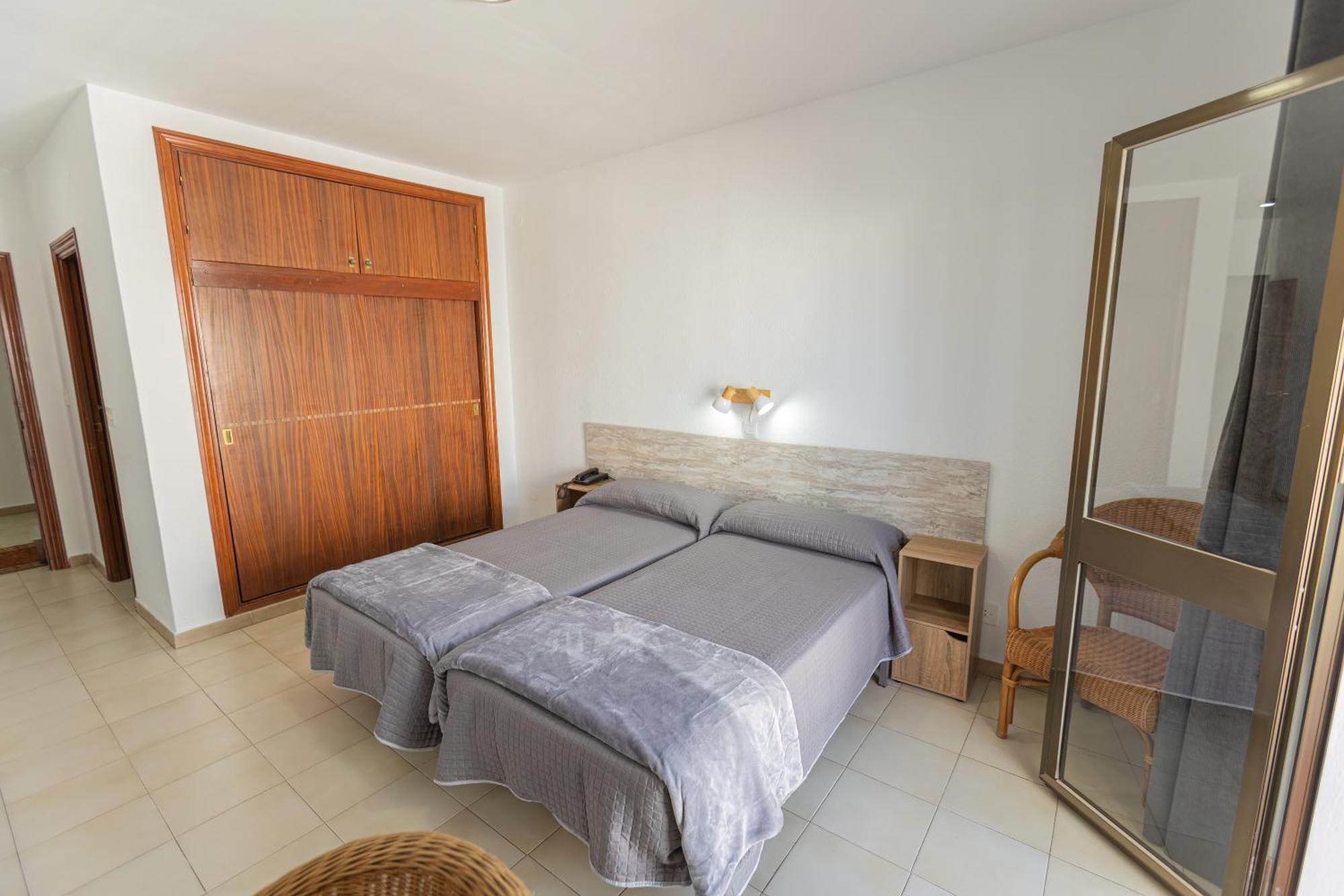 Hotel Tres Jotas Conil كونيل ذي لا فرونتيرا المظهر الخارجي الصورة