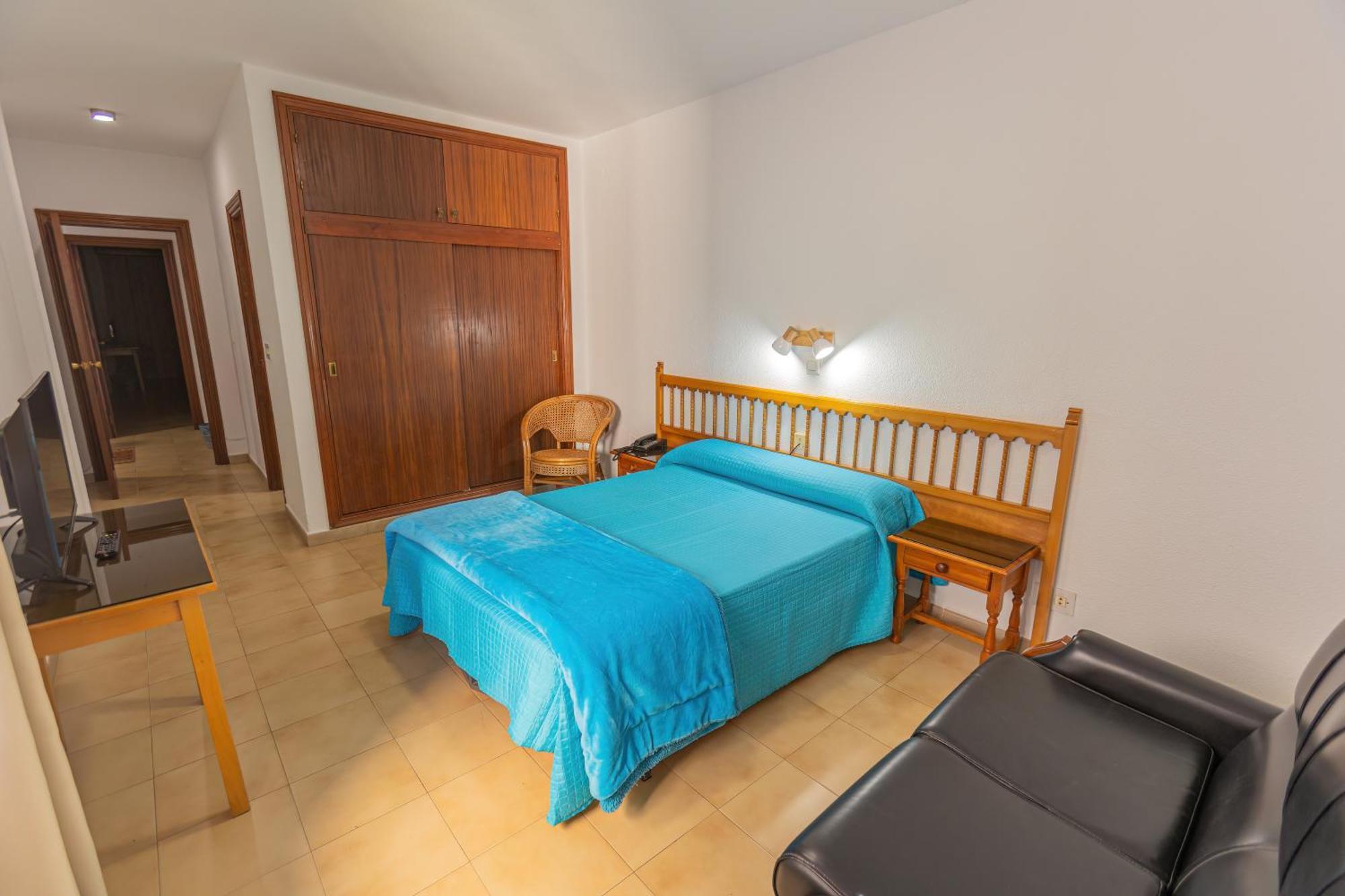 Hotel Tres Jotas Conil كونيل ذي لا فرونتيرا المظهر الخارجي الصورة