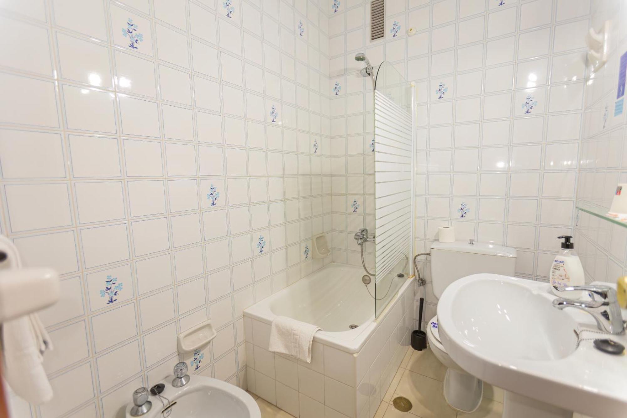 Hotel Tres Jotas Conil كونيل ذي لا فرونتيرا المظهر الخارجي الصورة