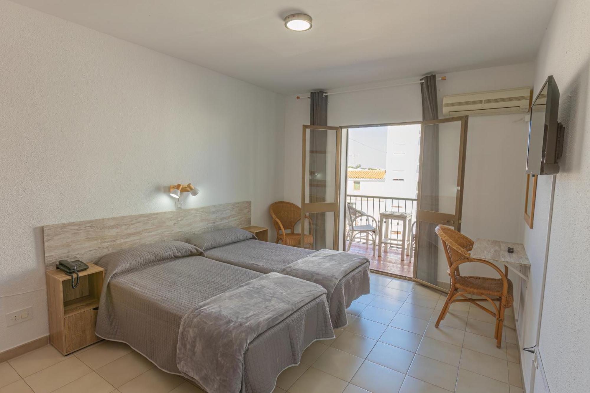 Hotel Tres Jotas Conil كونيل ذي لا فرونتيرا المظهر الخارجي الصورة