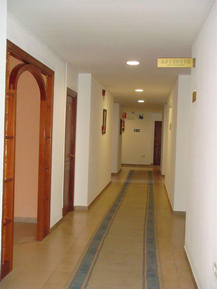 Hotel Tres Jotas Conil كونيل ذي لا فرونتيرا المظهر الخارجي الصورة