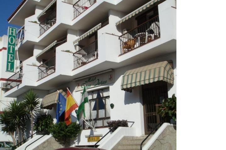 Hotel Tres Jotas Conil كونيل ذي لا فرونتيرا المظهر الخارجي الصورة