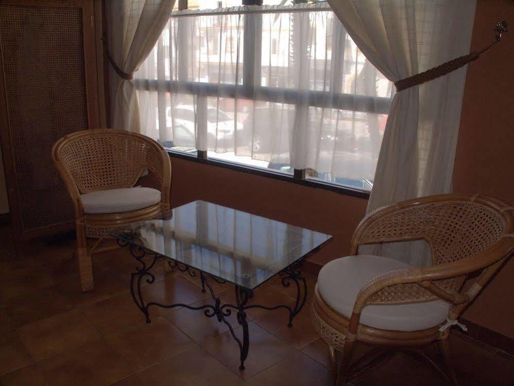 Hotel Tres Jotas Conil كونيل ذي لا فرونتيرا المظهر الخارجي الصورة